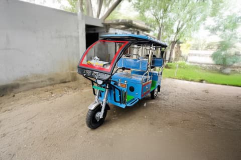 Star Bull Stainless Steel Battery Operated E Rickshaw